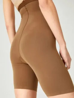 High Rise Shorts - Beauty